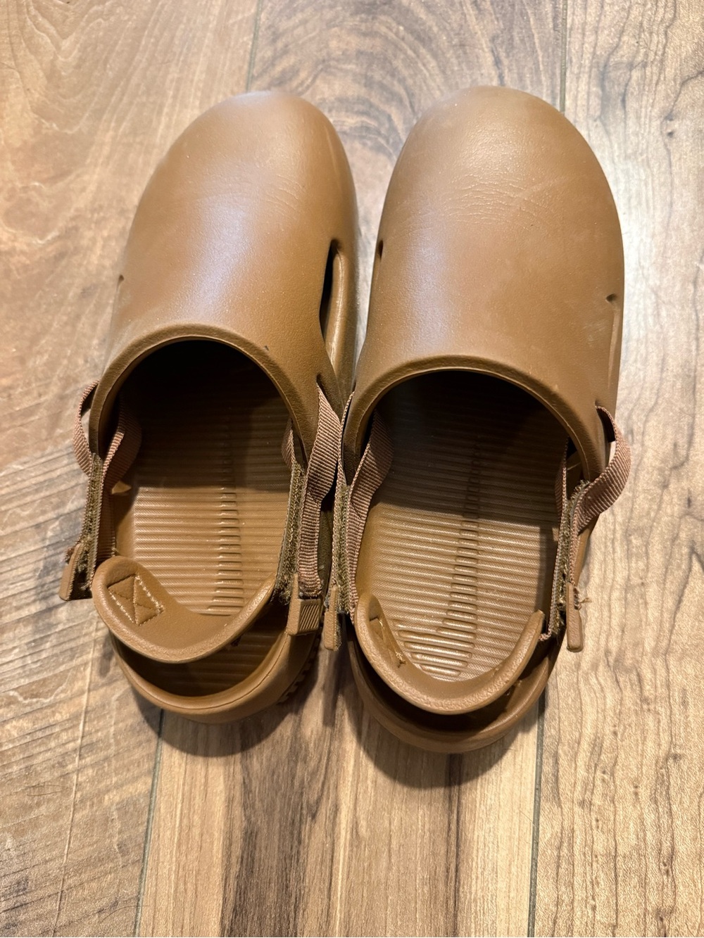 Nike women’s clogs